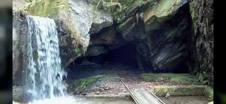 Vincent Théret au travail dans la mine de schiste d'Alle-sur-Semois