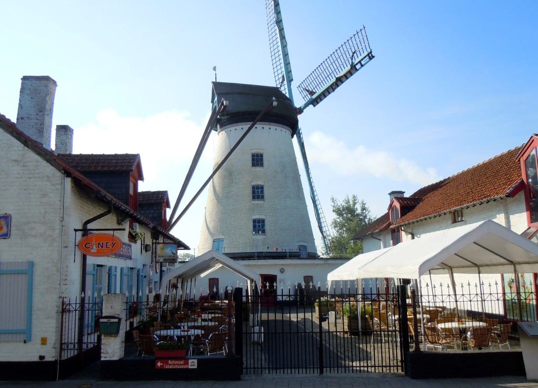 Atelier de la fabrique de tabac Couvert