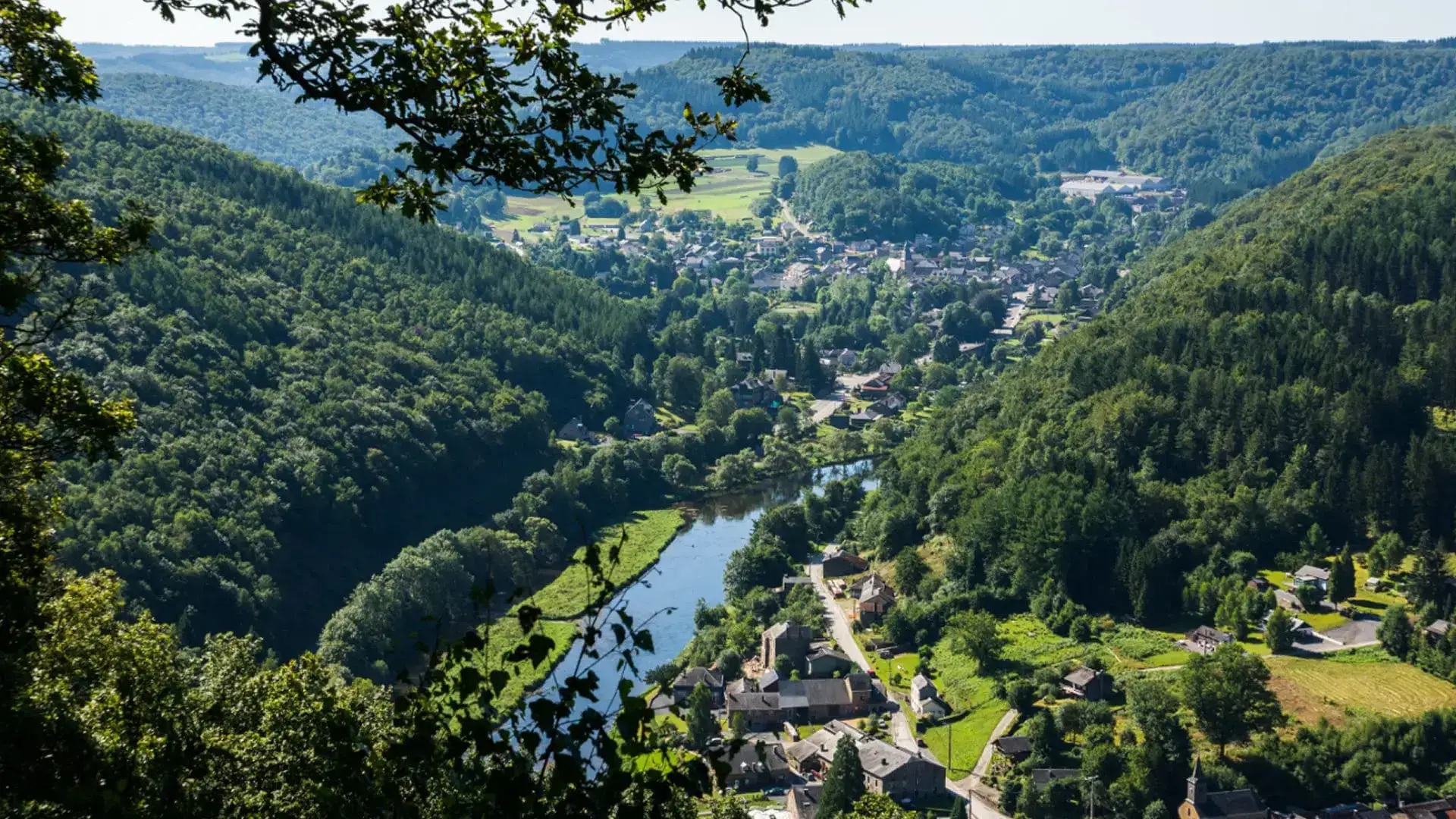 Vue panoramique exclusive sur les méandres